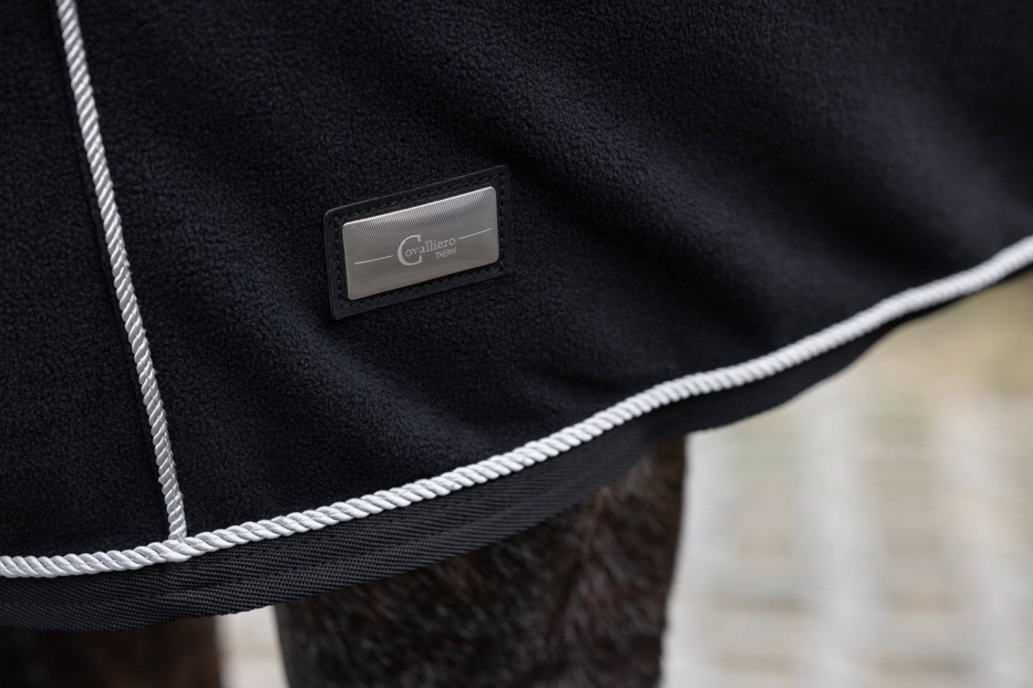 Derka Polarowa Z Kapturem Therm Czarny Covalliero