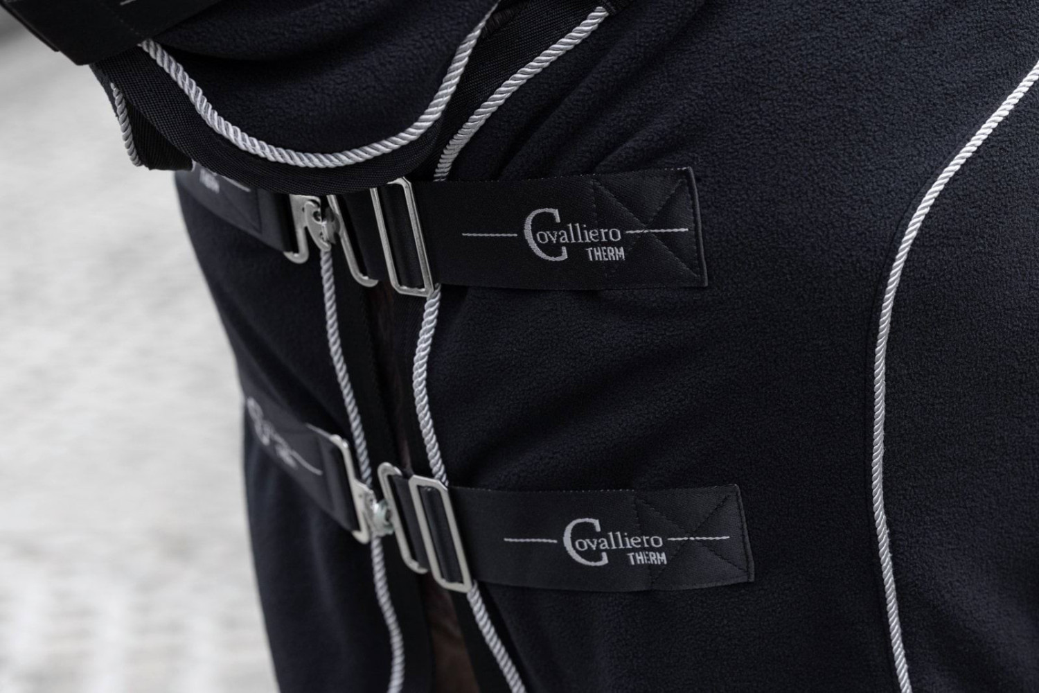 Derka Polarowa Z Kapturem Therm Czarny Covalliero